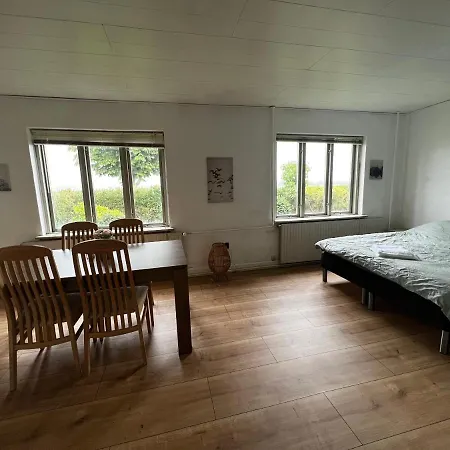 Cozy Rooms Close To Puttgarden Holeby